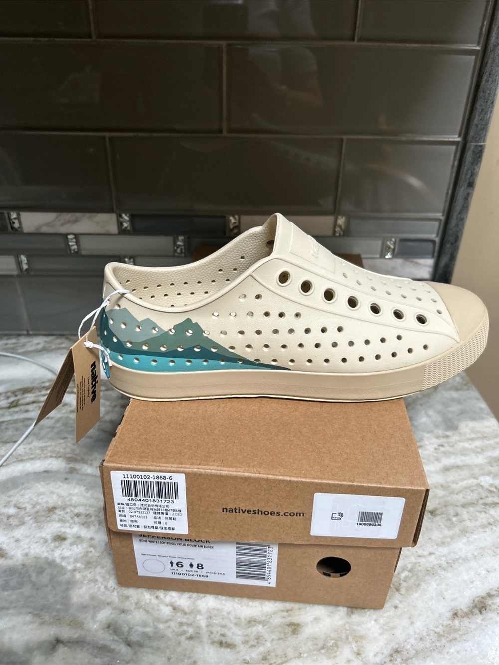 Native Jefferson Block Slip On Sneakers Women Bone White Beige Mt. Block Size 8